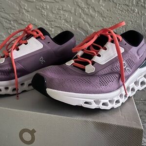 On Cloud Women’s Cloudstratus-3 Size 8.5